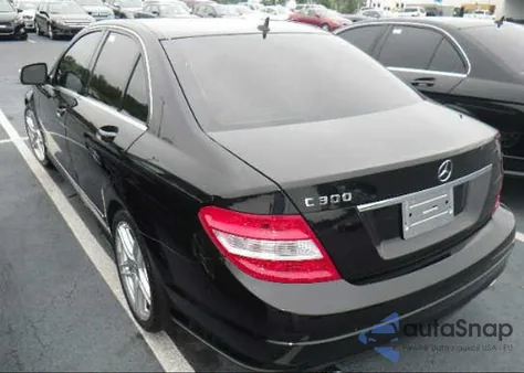 2009 Mercedes-Benz C300 z USA, uszkodzony, nr VIN WDDGF54X19R079744